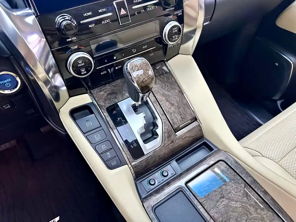 Toyota Vellfire 2022 — фото 19