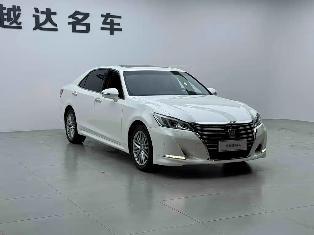 Toyota Crown 2017 — фото 3