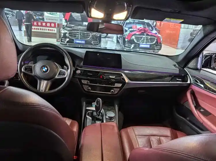 BMW 5 Series 2019 — фото 12