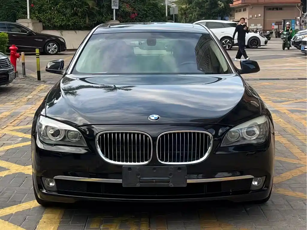 BMW 7 Series 2010 — фото 2