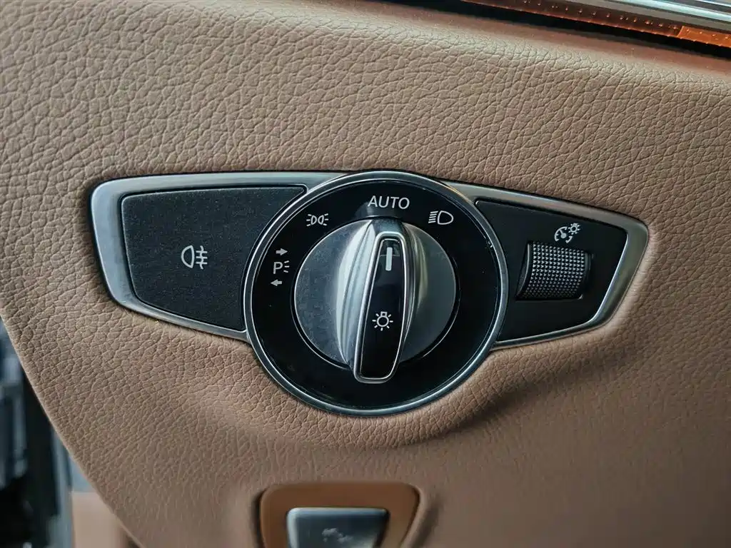 Mercedes-Benz E-Class 2021 — фото 21