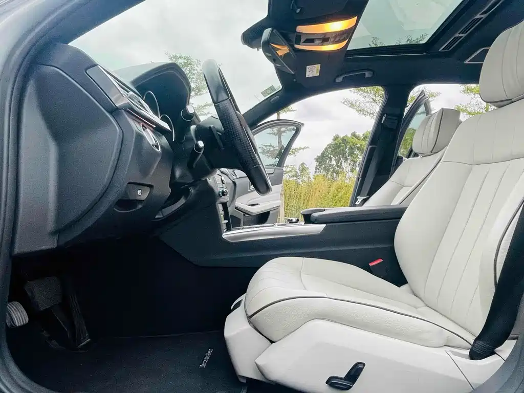 Mercedes-Benz E-Class 2015 — фото 12