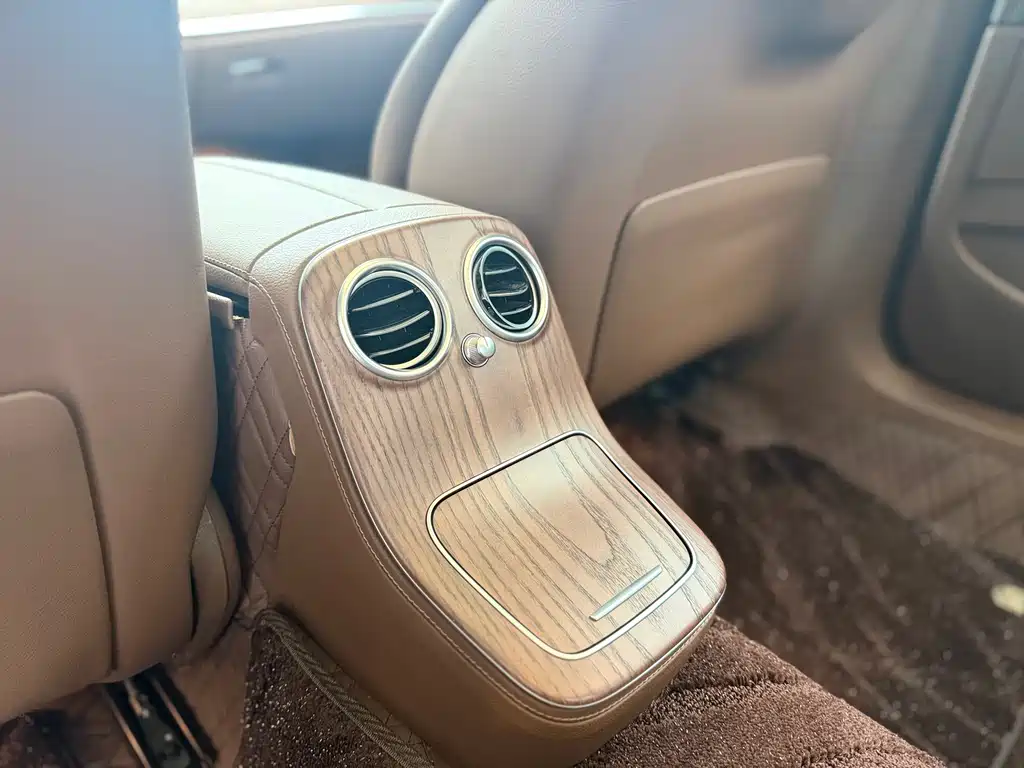 Mercedes-Benz E-Class 2023 — фото 18