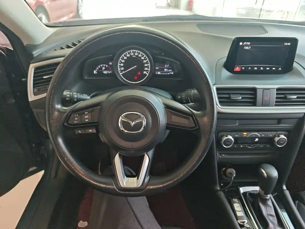 Mazda 3 Axela 2018 — фото 7
