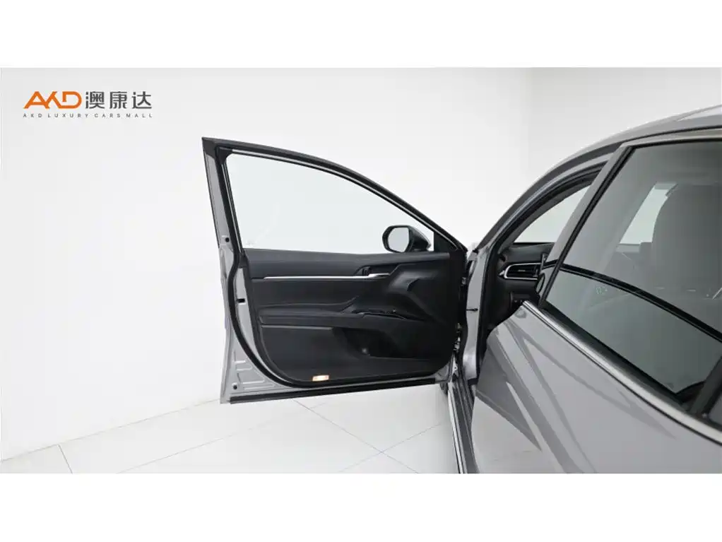 Toyota Camry 2023 — фото 10