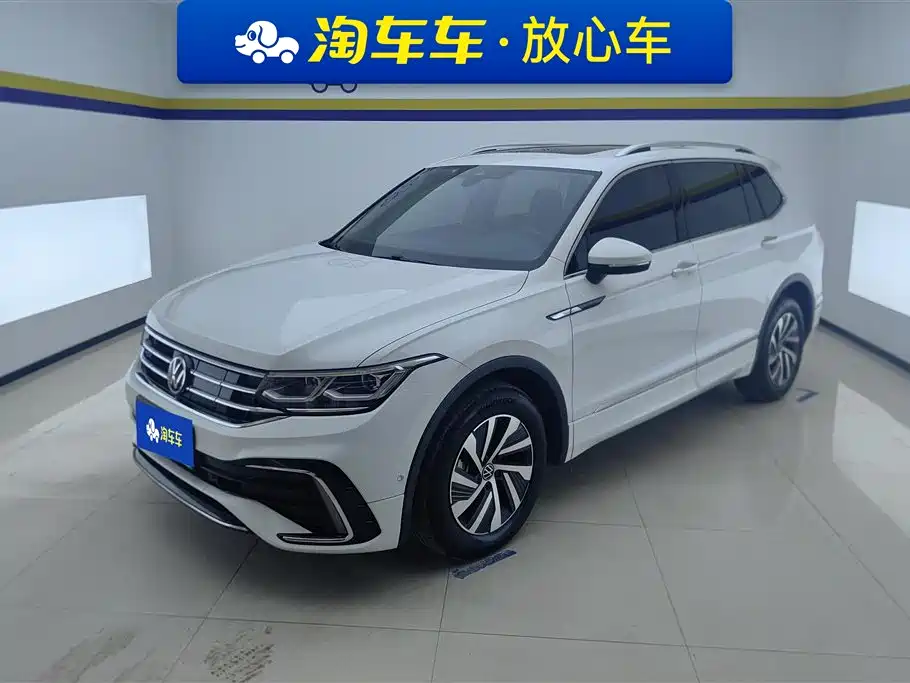 Volkswagen Tiguan L Plug-In Hybrid 2023 — фото 1