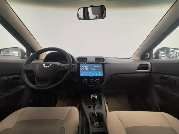 Wuling Hongguang 2015