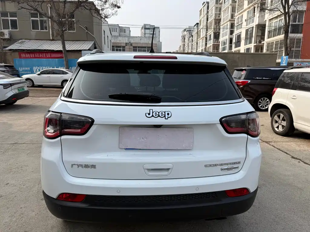 Jeep Compass 2018 — фото 11