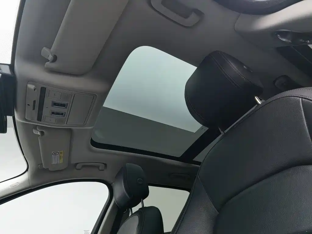 Jaguar F-PACE 2018 — фото 14