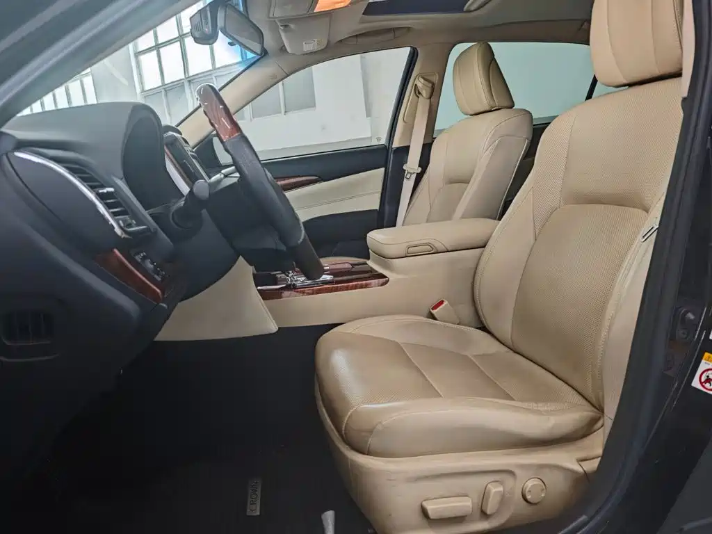 Toyota Crown 2017 — фото 15