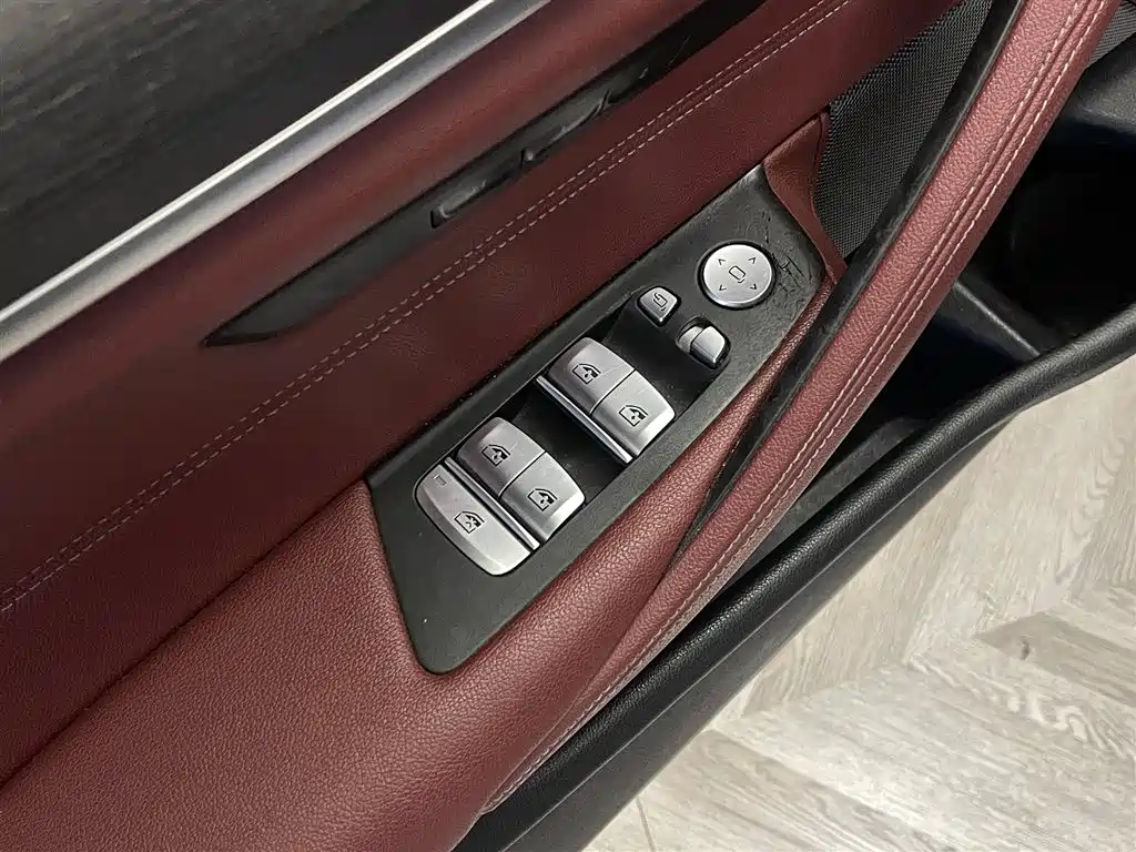 BMW 5 Series New Energy 2021 — фото 21
