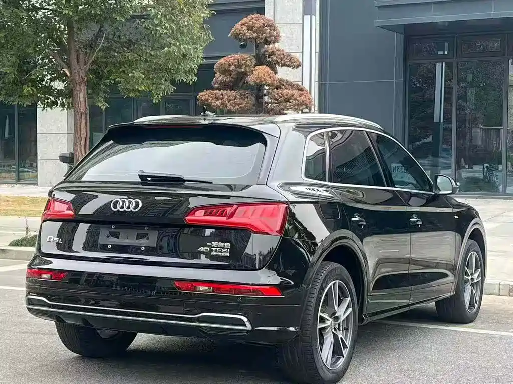 Audi Q5L 2020 — фото 8