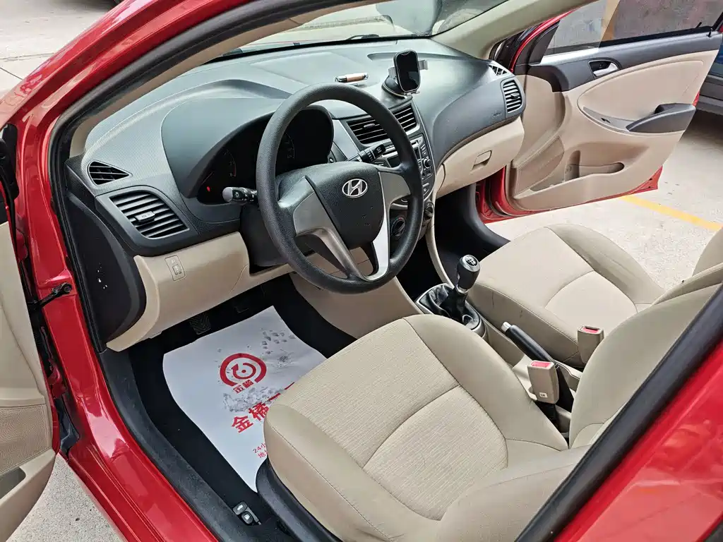Hyundai Accent 2014 — фото 12