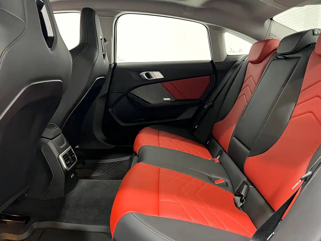 BMW 2 Series 2025 — фото 13