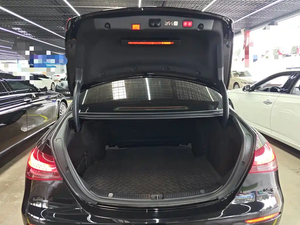Mercedes-Benz E-Class 2022 — фото 18