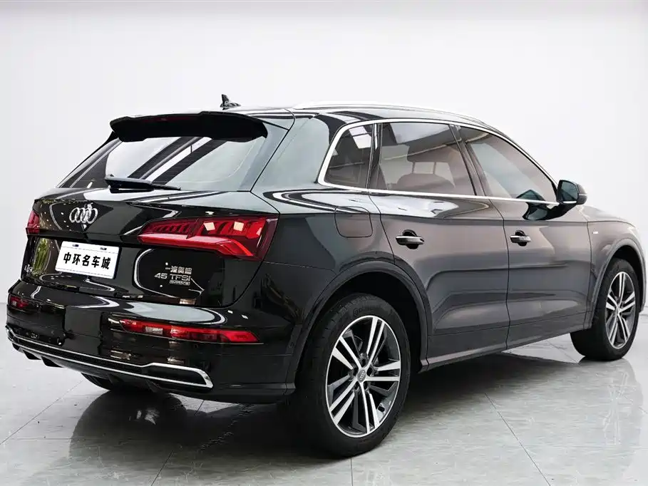 Audi Q5L 2020 — фото 17