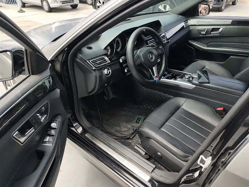 Mercedes-Benz E-Class 2015 — фото 16