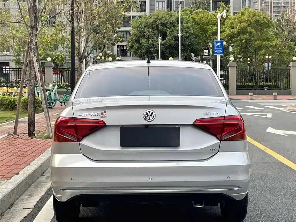 Volkswagen Jetta 2018 — фото 25