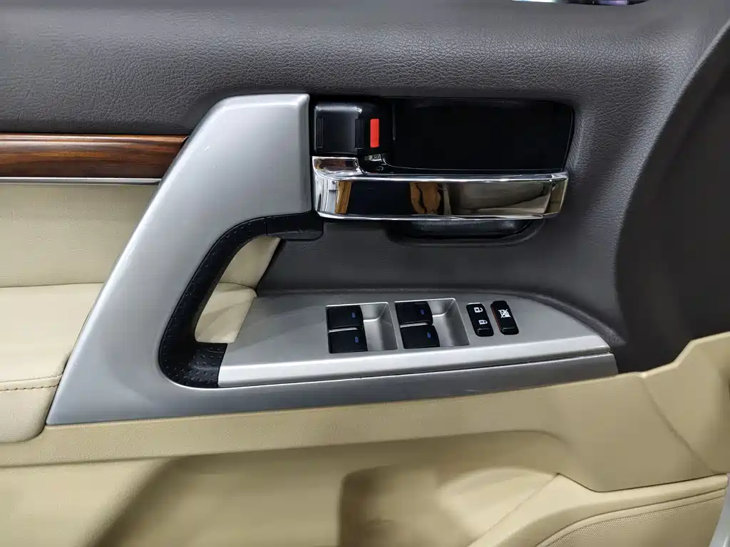 Toyota Land Cruiser 2017 — фото 17