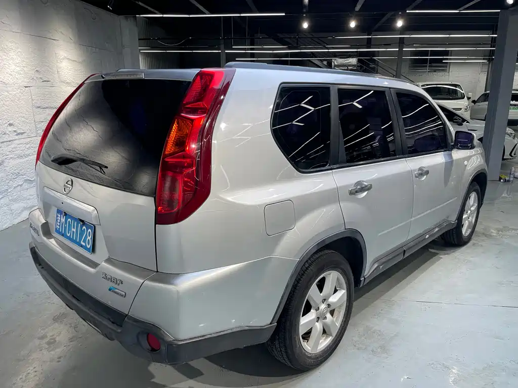 Nissan X-Trail 2011 — фото 12