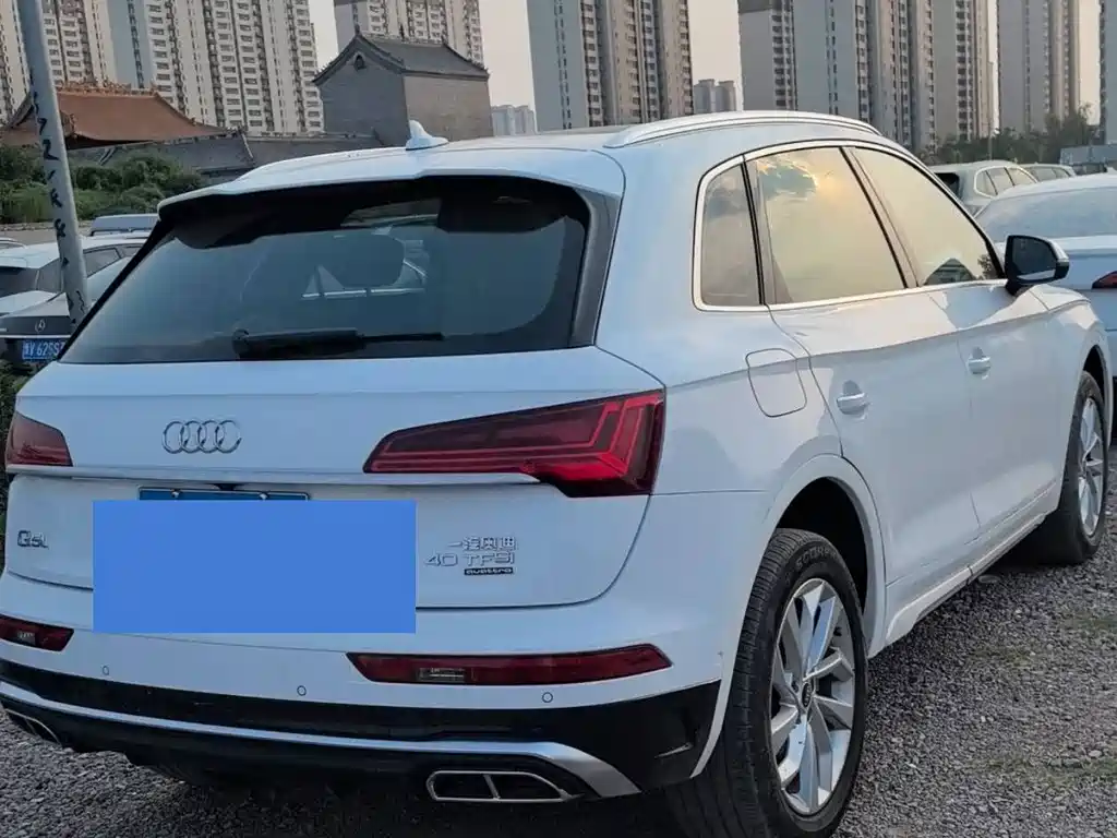 Audi Q5L 2022 — фото 10