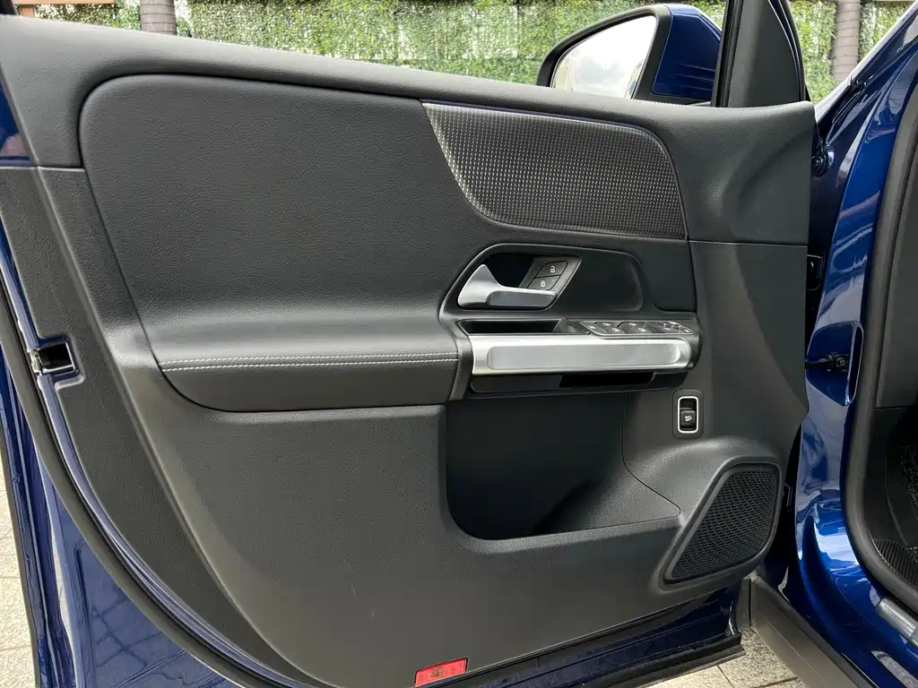 Mercedes-Benz GLB 2023 — фото 20
