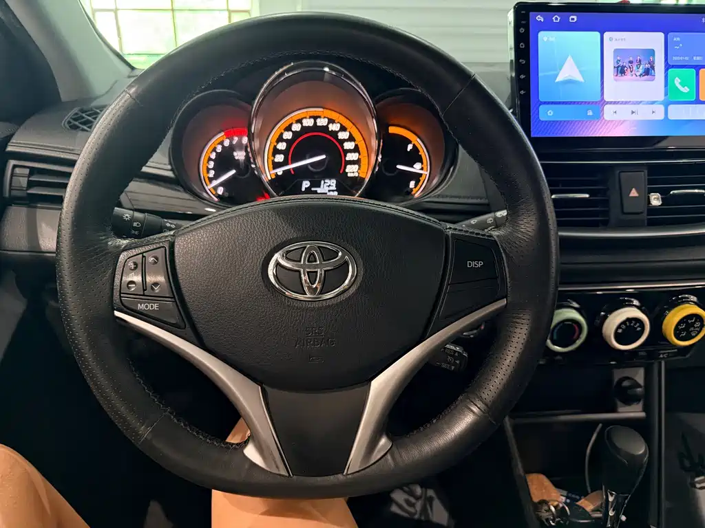 Toyota Yaris L 2022 — фото 13