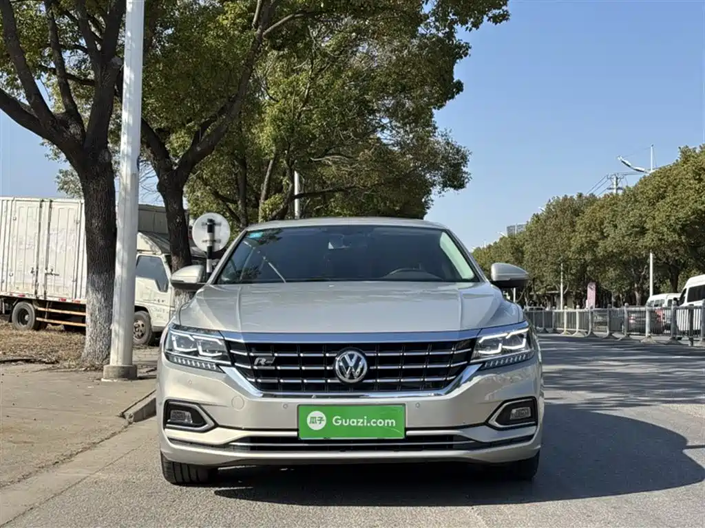 Volkswagen Passat 2020 — фото 22