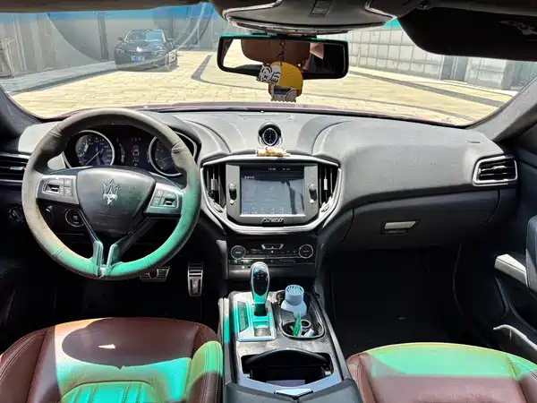 Maserati Ghibli 2015