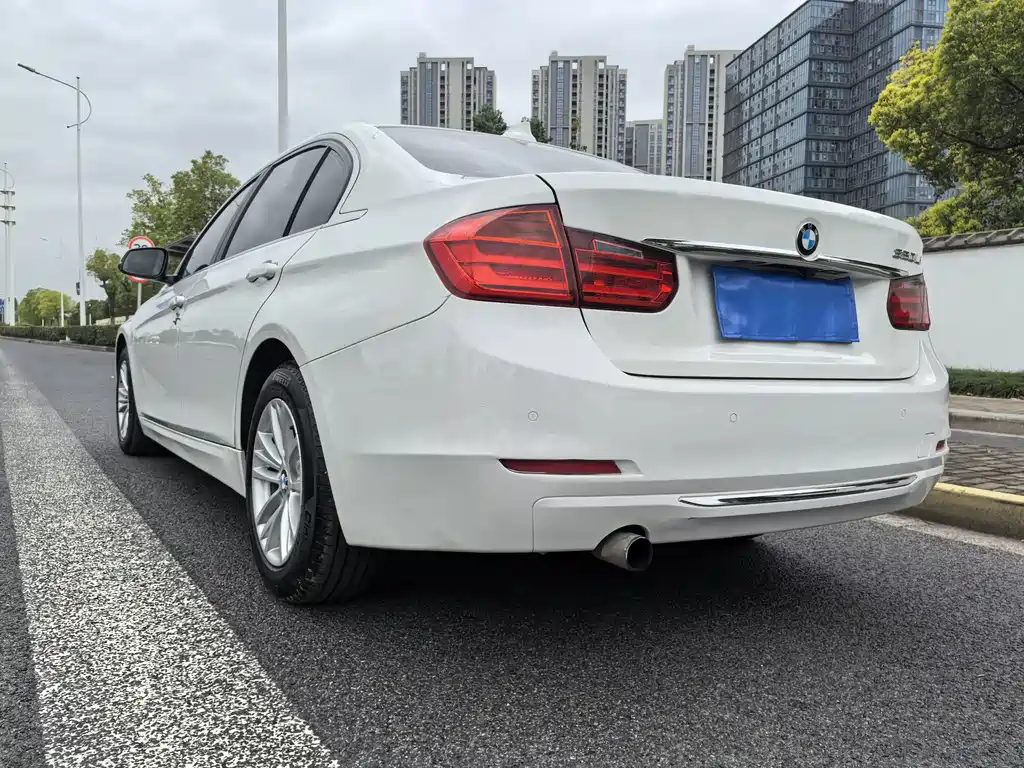 BMW 3 Series 2017 — фото 12