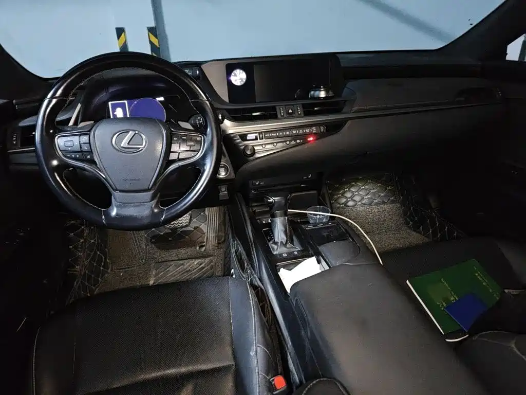 Lexus ES 2020 — фото 13