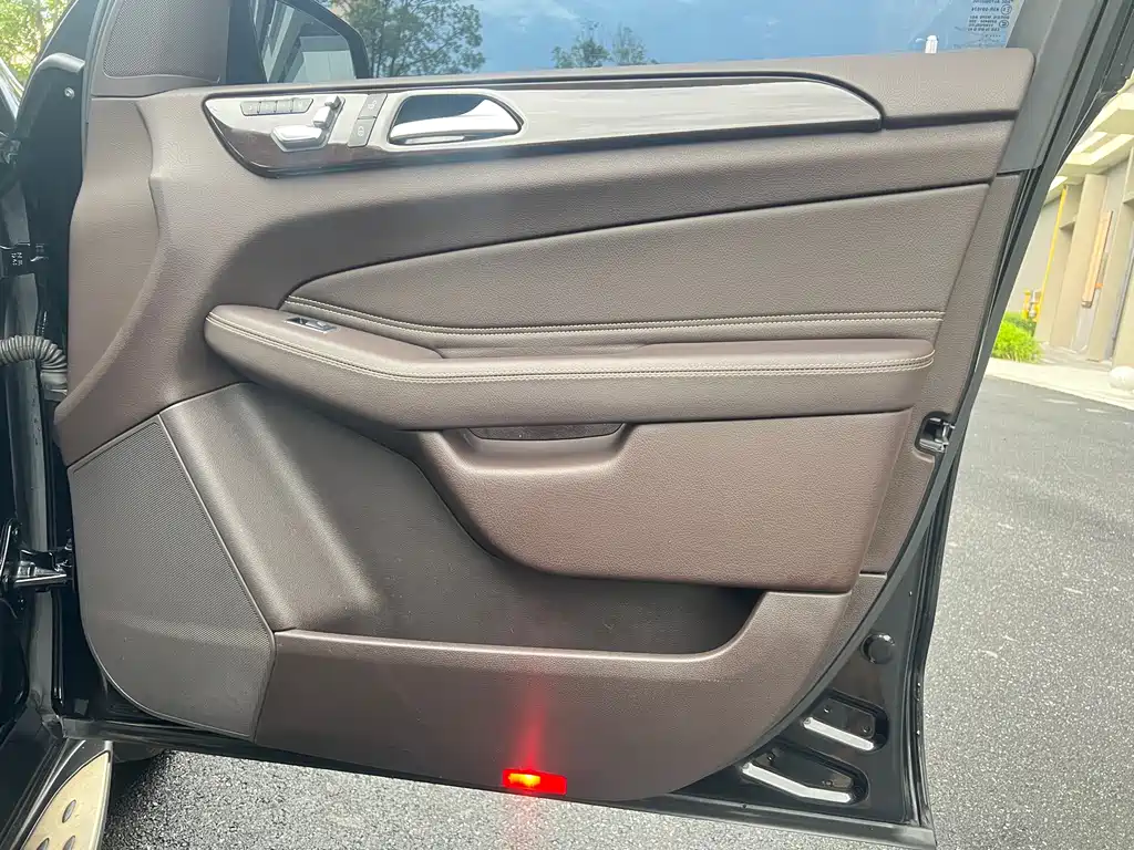 Mercedes-Benz GLS 2018 — фото 47
