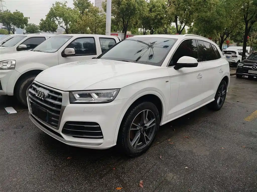 Audi Q5L 2021 — фото 1