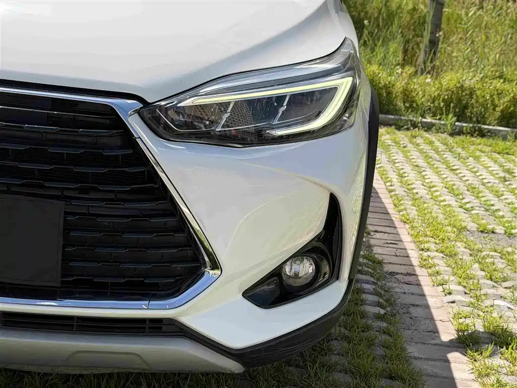 Toyota Yaris L 2023 — фото 13