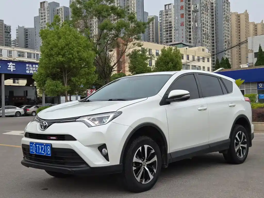 Toyota RAV4 2019 — фото 1
