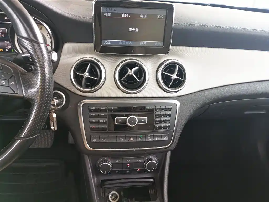 Mercedes-Benz GLA 2016 — фото 13