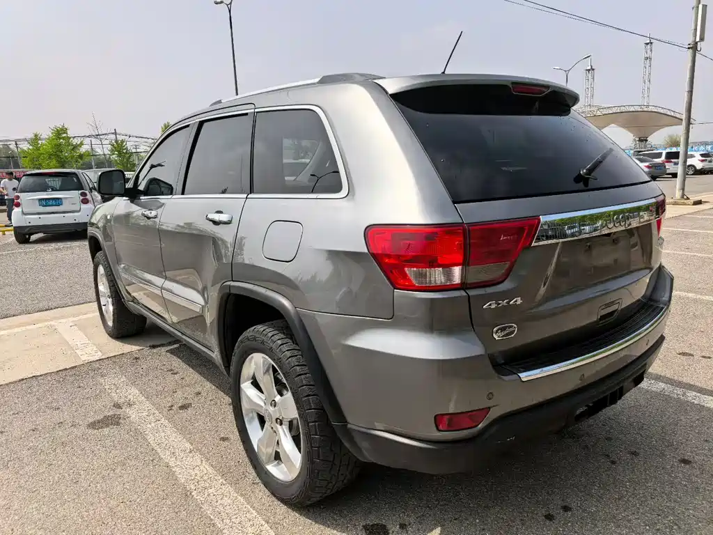 Jeep Grand Cherokee 2013 — фото 4