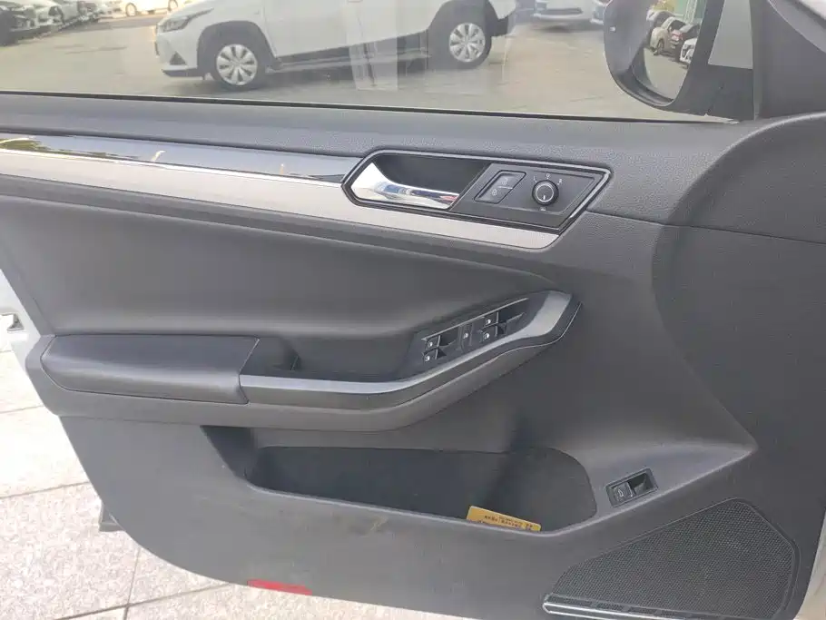 Volkswagen Sagitar 2018