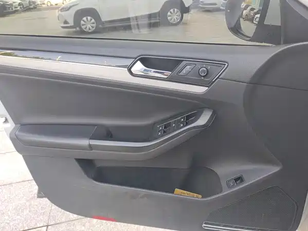 Volkswagen Sagitar 2018