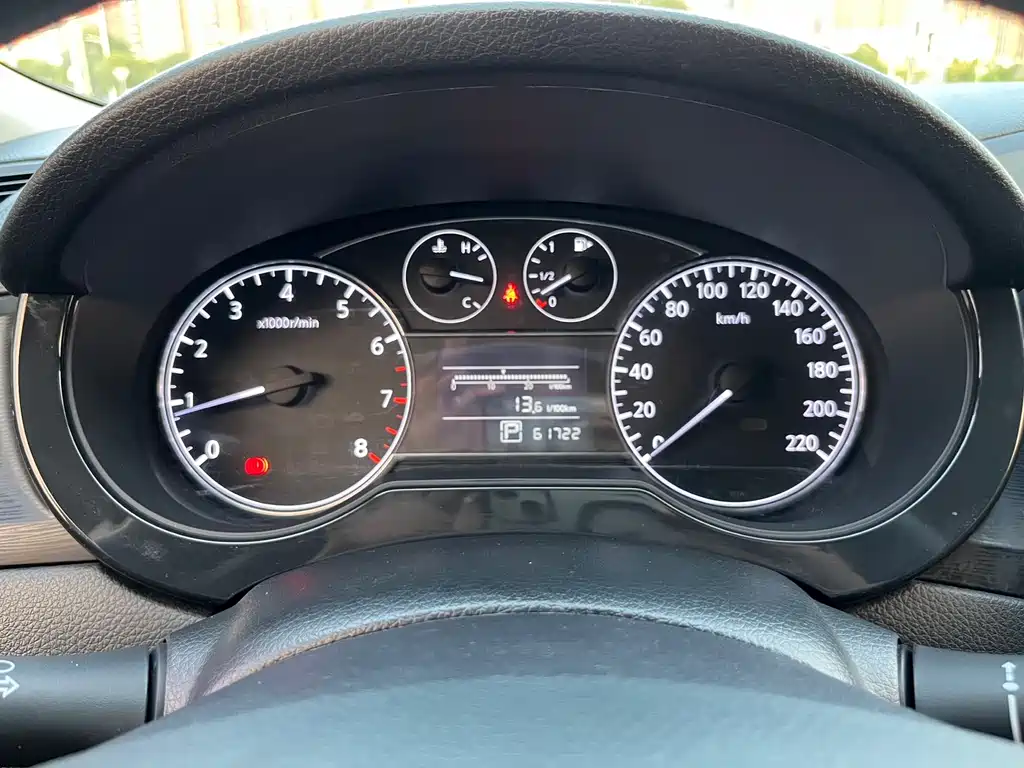Nissan Tiida 2015 — фото 15