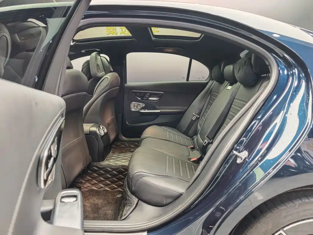 Mercedes-Benz C-Class 2023 — фото 6
