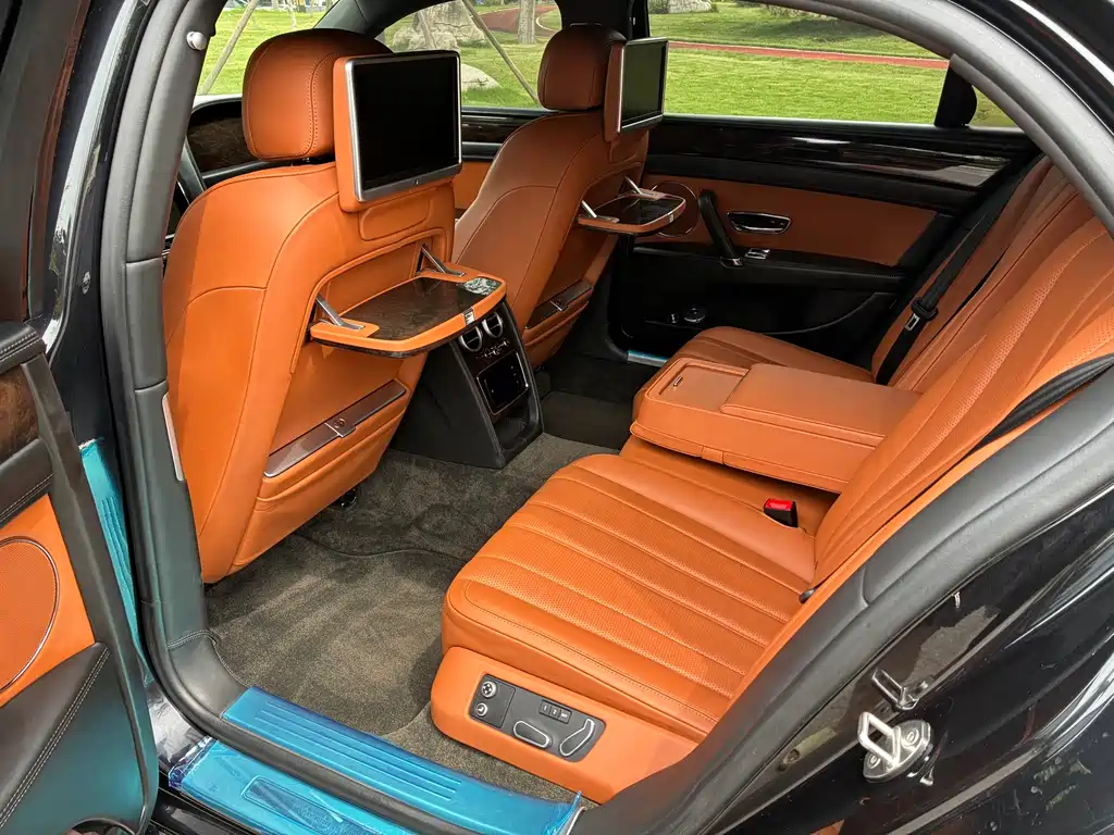 Bentley Flying Spur 2013 — фото 10