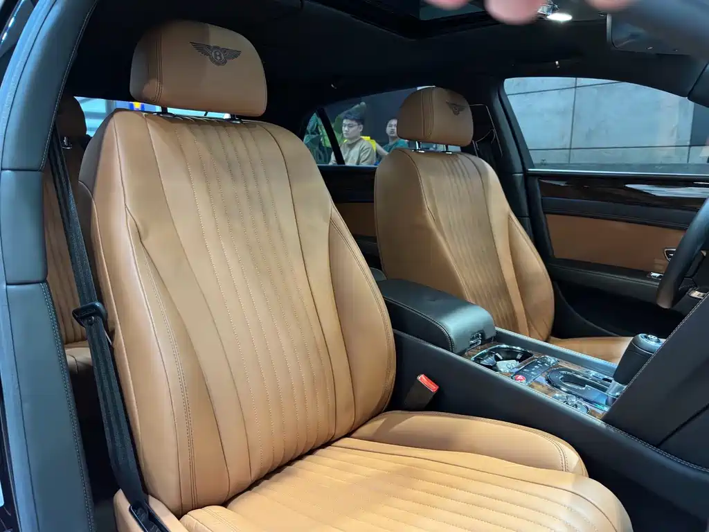 Bentley Flying Spur 2019 — фото 14