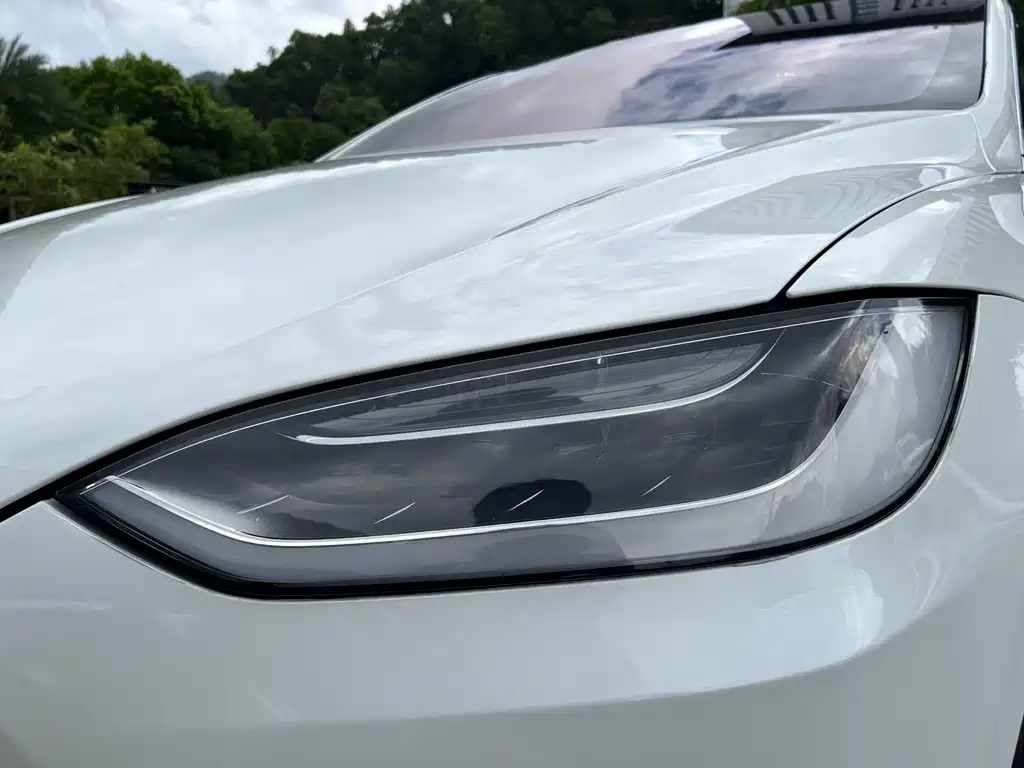 Tesla Model X 2018 — фото 18