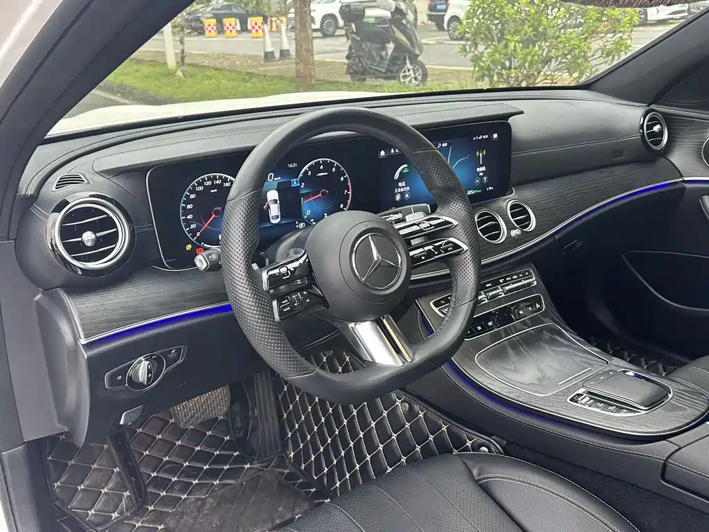 Mercedes-Benz E-Class 2021 — фото 19