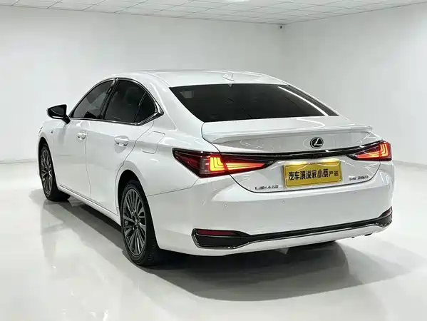 Lexus ES 2021