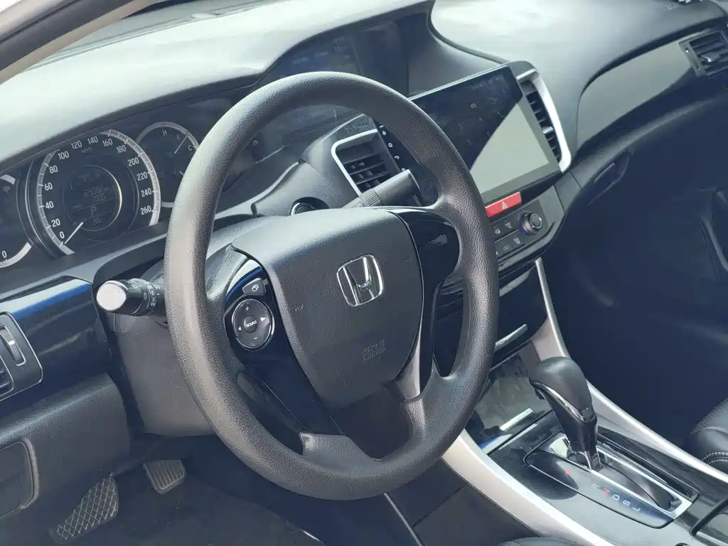 Honda Accord 2017 — фото 13