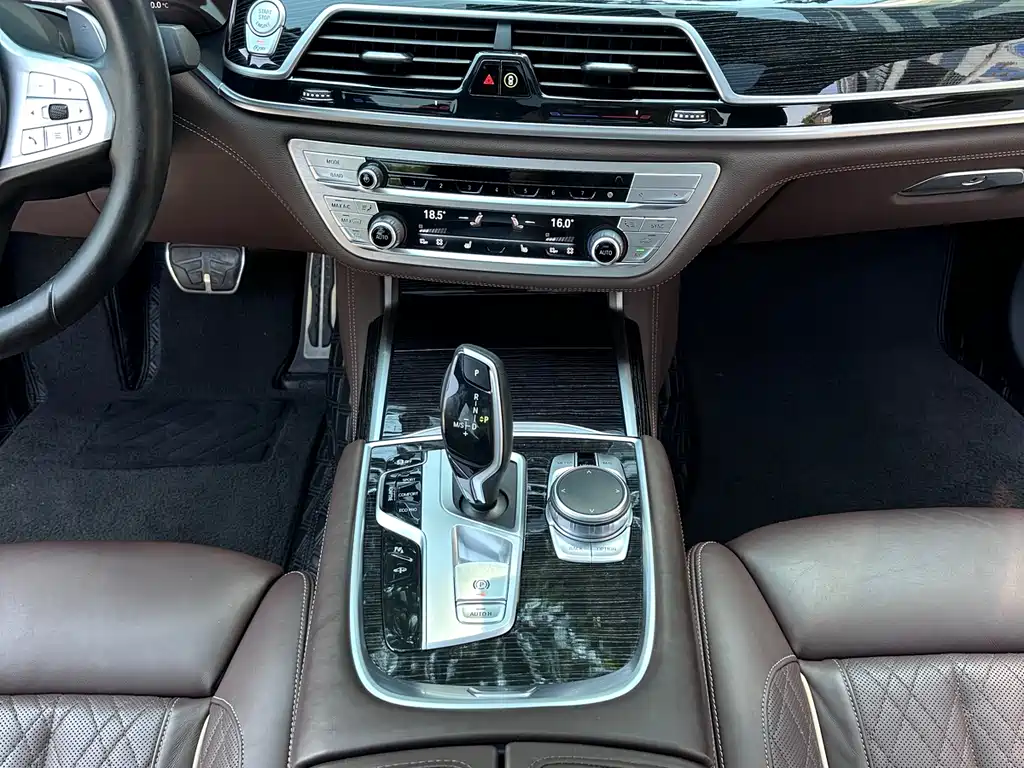 BMW 7 Series 2021 — фото 12