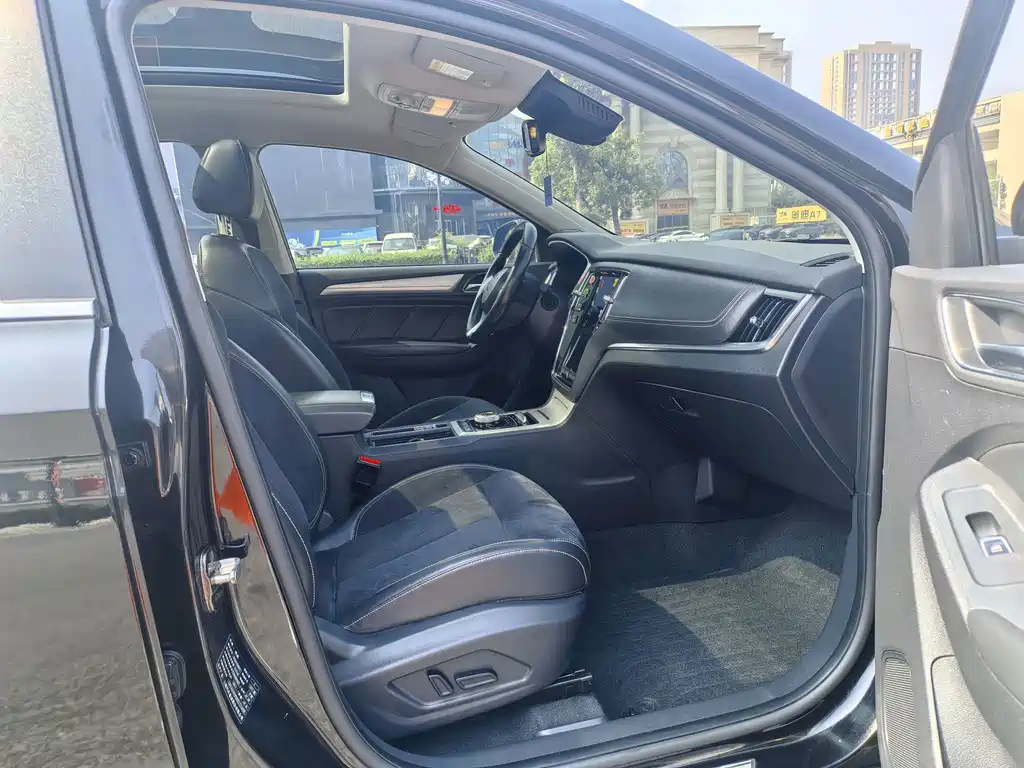 Roewe RX5 New Energy 2017 — фото 16