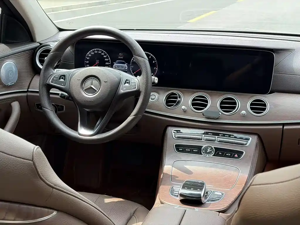 Mercedes-Benz E-Class 2018 — фото 14